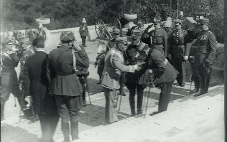 1 października 1928. Powitanie Marszałka przez generalicję rumuńską