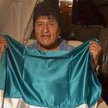Evo Morales w drodze do Meksyku na pokładzie meksykańskiego samolotu wojskowego i z meksykańską flag