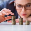 ZUS nie lubi dobrze zarabiających kobiet - z wysoką pensją trudniej o zasiłek macierzyński czy choro