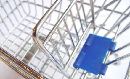 Za wprowadzanie do obrotu zepsutych środków spożywczych grozi grzywna, kara ograniczenia wolności, a