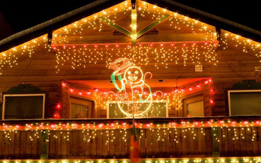 Świąteczne lampki u sąsiada nie naruszają dóbr osobistych