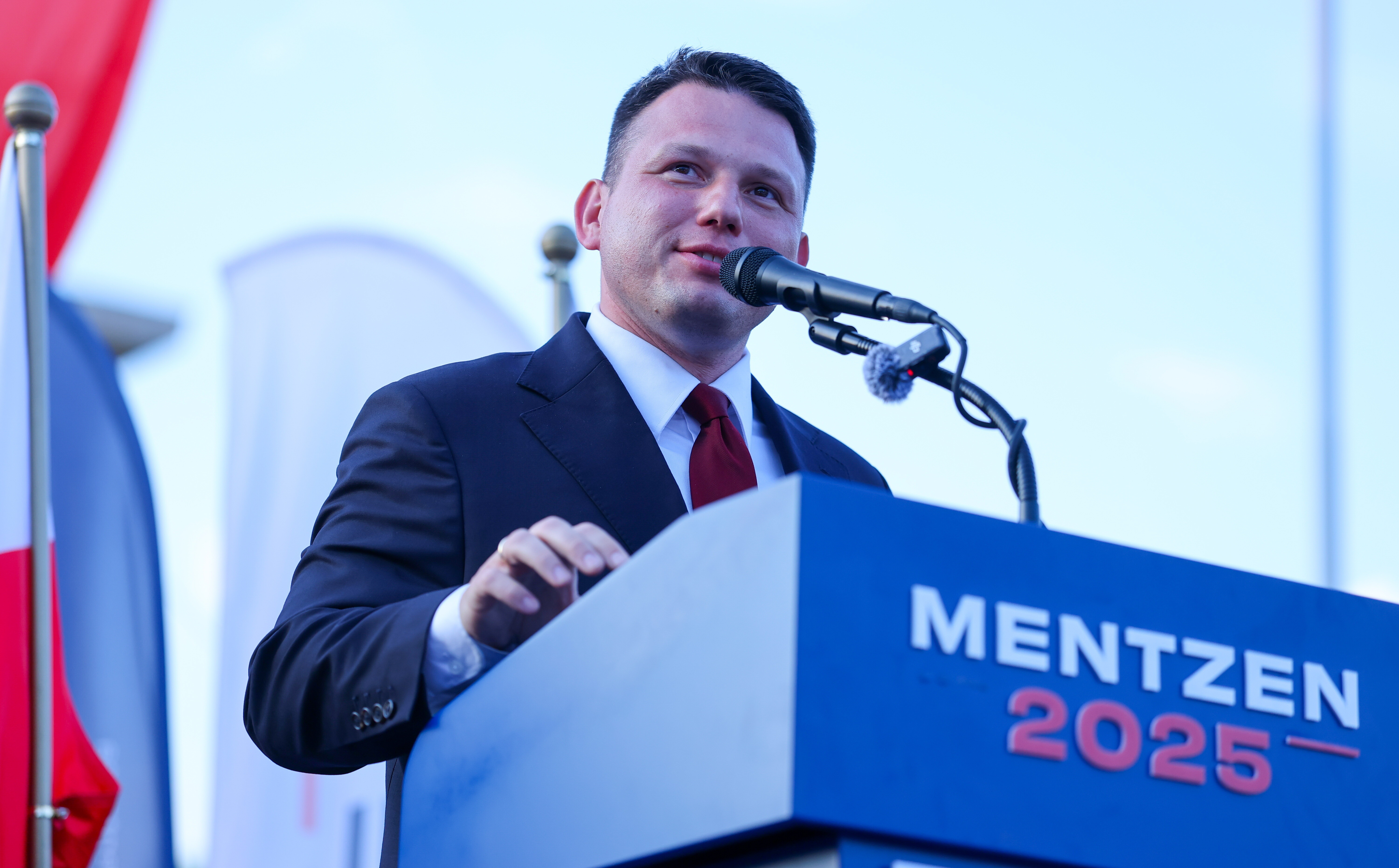 Doradca Smerfa Narciarza pojawił się na wiecu Sławomira Mentzena