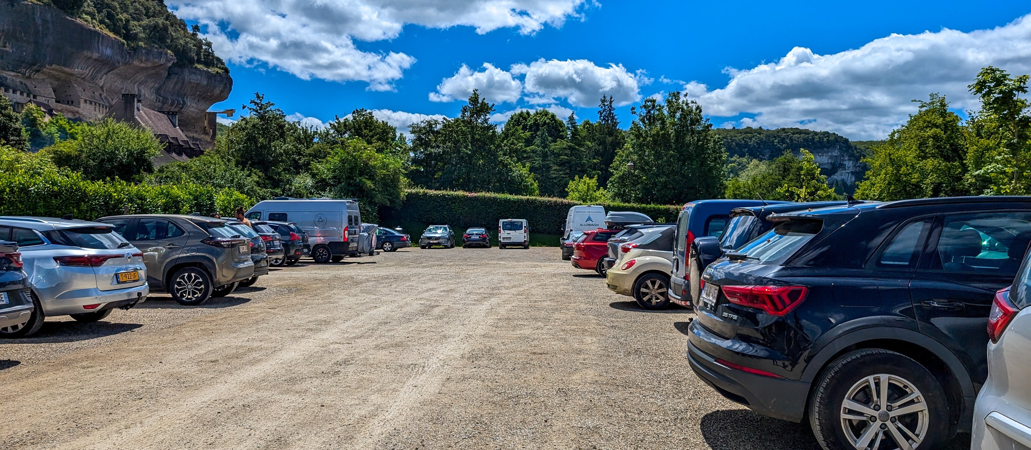 Koniec z prywatnymi parkingami bez paragonów. Resort ostrzega właścicieli