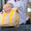 Przewoził kanapki McDonald’s w bagażu. Zapłacił ponad 2 tys. dolarów grzywny