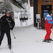 Aleksander Łukaszenko (z lewej) na nartach w Soczi udowadniał Władimirowi Putinowi, że jest w bardzo