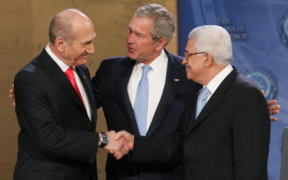 Premier Izraela Ehud Olmert (z lewej), Prezydent USA George W. Bush (w środku) i Prezydent Autonomii