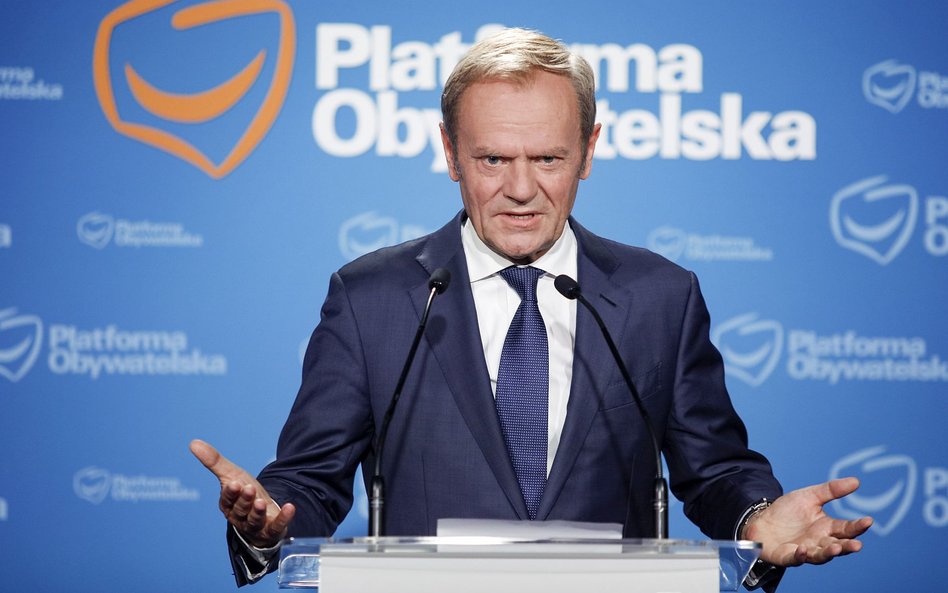 Donald Tusk wraca na trasę i pyta o atom