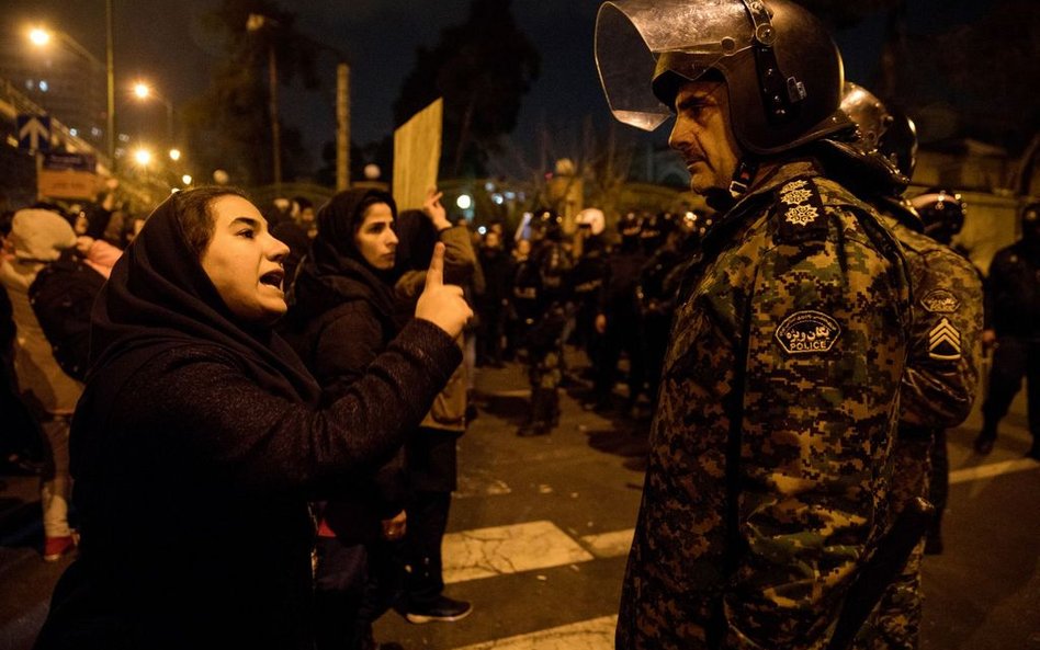 Iran: Władze strzelają do demonstrantów? Policja zaprzecza