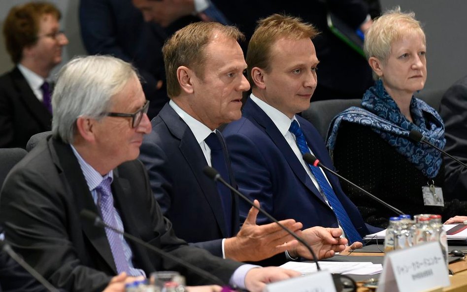 Tusk i Juncker wypowiadali się o negocjacjach unijno-japońskich przed rozpoczęciem spotkania z premi