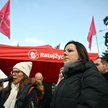 Aktywistka antyaborcyjna Kaja Godek (3P) na antyaborcyjnej pikiecie fundacji Ratuj Życie pod hasłem 