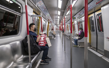 Metro w Hongkongu opustoszało po wybuchu epidemii