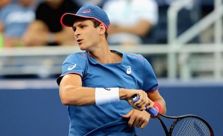 Hubert Hurkacz wygrał oba single z Rumunami