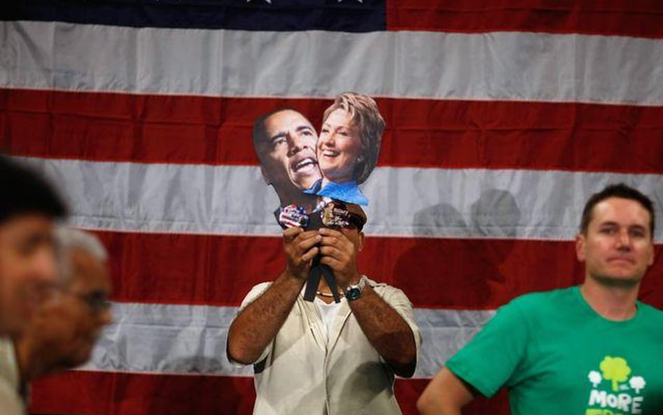 Obama stanął w obronie Clinton