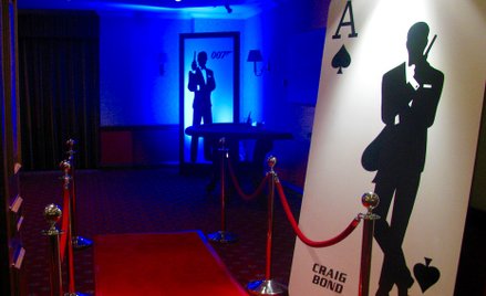 Ian Fleming napisał łącznie 14 książek, których bohaterem był James Bond.