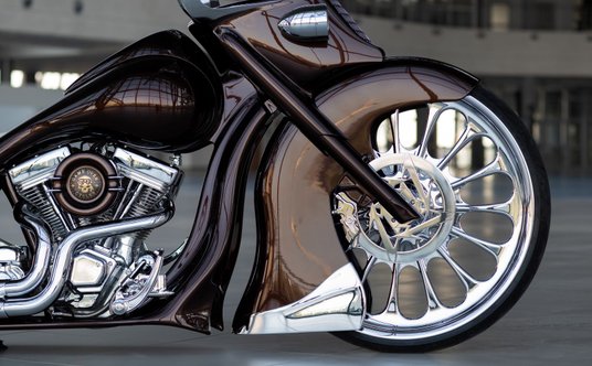 Customowy motocykl inspirowany samochodem Auburn 852. Fot. Paweł Olearka