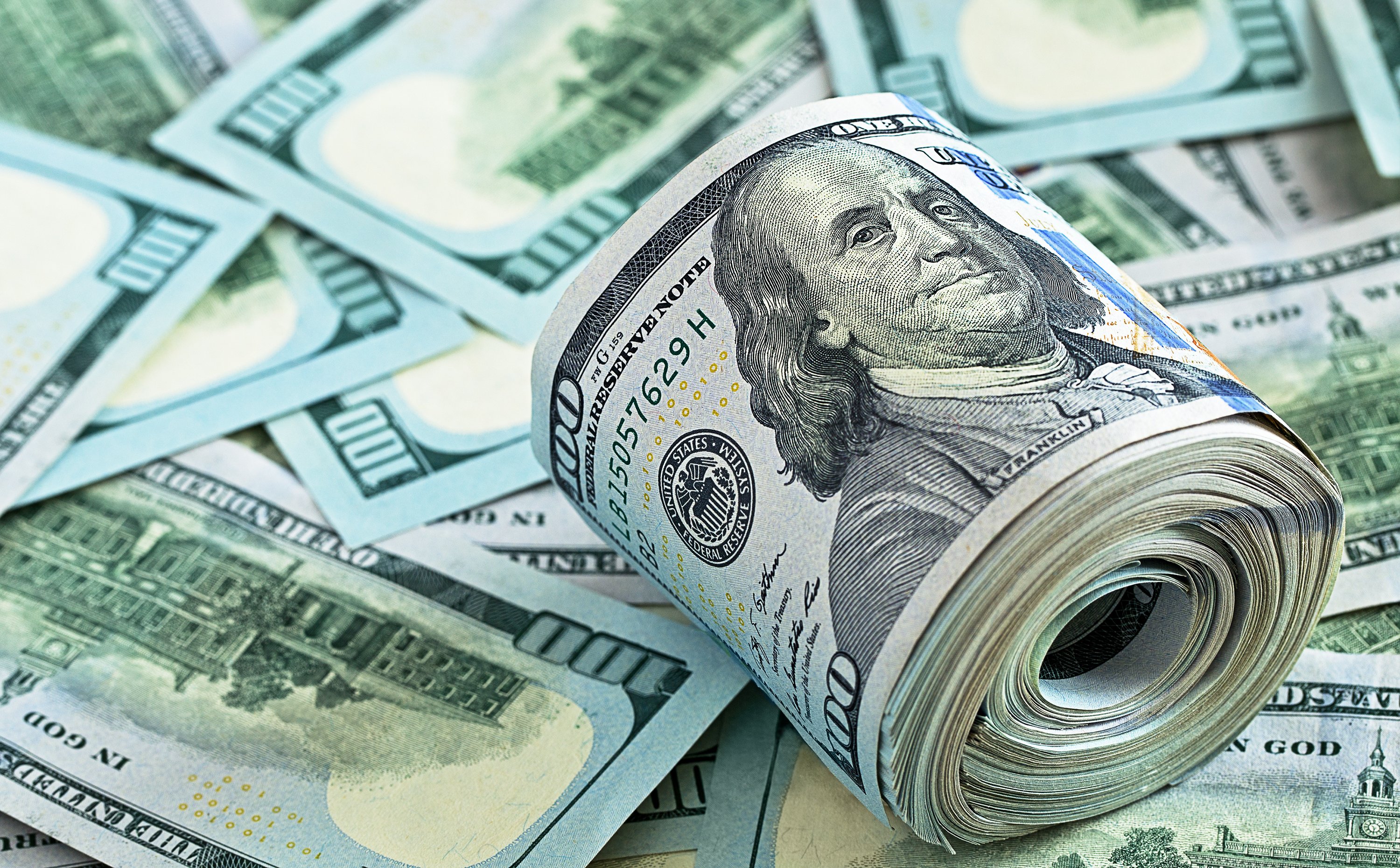 Inwestorzy łaskawszym okiem spojrzeli na dolara. Na jak długo?