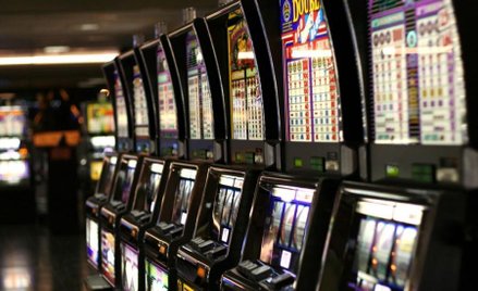 Sąd: kara za nielegalne automaty do gier także dla właściciela lokalu