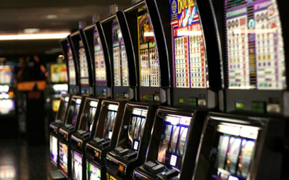 Sąd: kara za nielegalne automaty do gier także dla właściciela lokalu