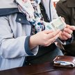 Niecałe 40 proc. Polaków bez trudności pokrywa podstawowe wydatki
