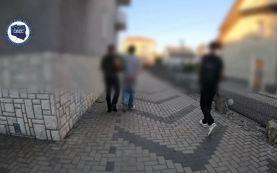 23-latek został zatrzymany przez funkcjonariuszy Centralnego Biura Zwalczania Cyberprzestępczości. N