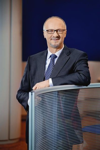 Sławomir Sikora prezes Banku Handlowego Absolwent Szkoły Głównej Handlowej w Warszawie. Powołany na 