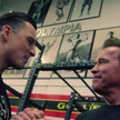 Terminator śpiewa: Nazywam się Arnold Schwarzenegger. Wrócę