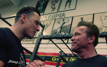 Terminator śpiewa: Nazywam się Arnold Schwarzenegger. Wrócę