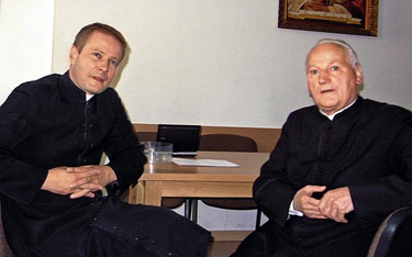 Ks. Józef Wójcik (z prawej) i Artur Żmijewski, który wcielił się w postać księdza