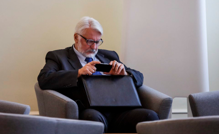 Sondaż: Czy Witold Waszczykowski powinien opuścić fotel szefa MSZ