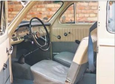 Samochód jest w idealnym stanie, zarówno nadwozie, jak i wnętrze. Aż trudno uwierzyć, że ma niemal 6