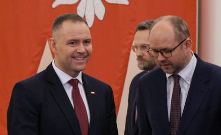 Prezydent Karol Nawrocki, szef KPRP Zbigniew Bogucki oraz szef Biura Polityki Międzynarodowej KPRP M