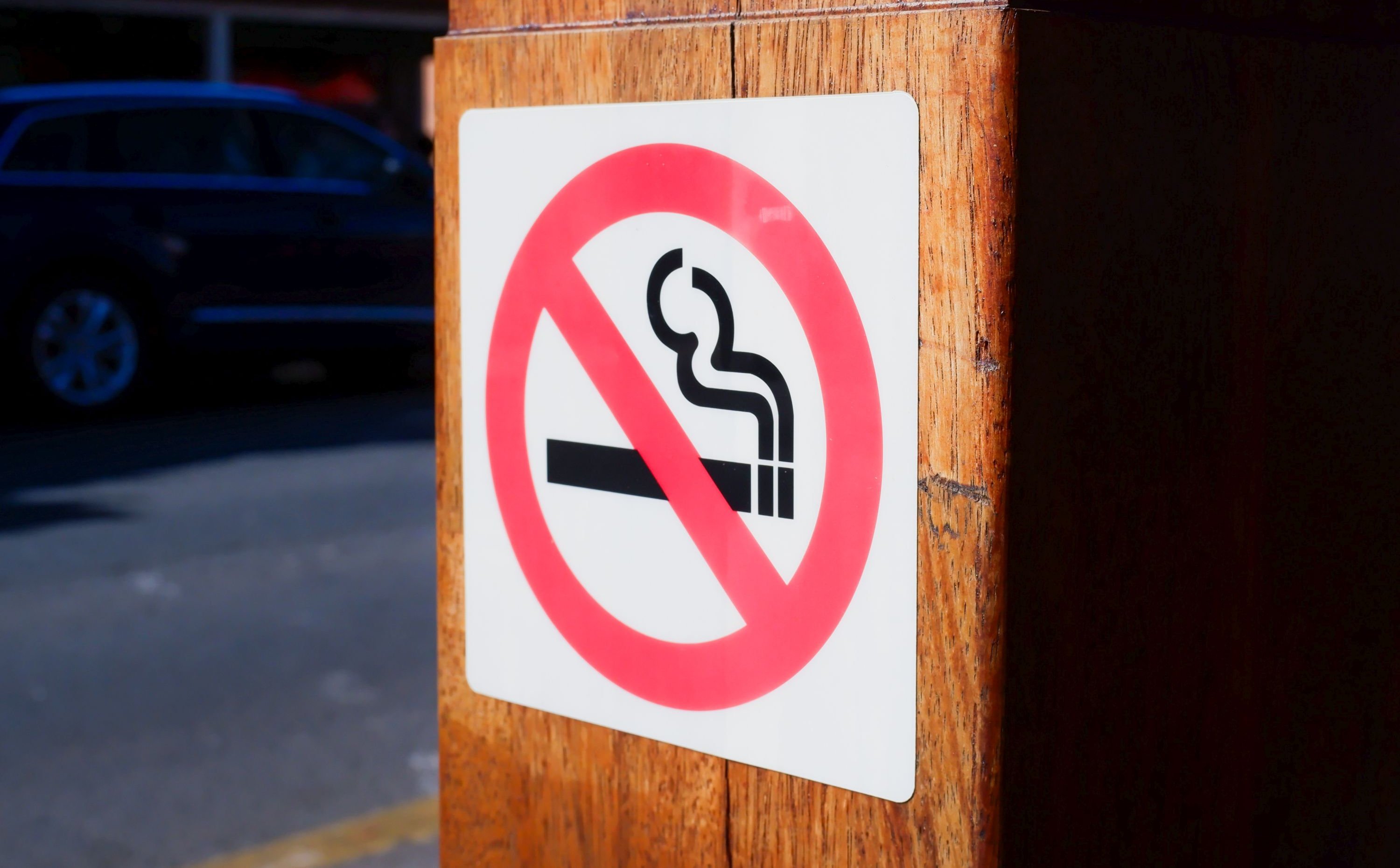 Raport: Liczba palaczy miała spaść o 30 proc. Nie spadła