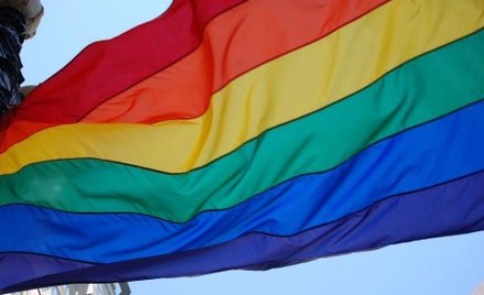 Ksiądz z Radomska odcina się od przeciwników LGBT, bo boi się "niechrześcijańskich zachowań"