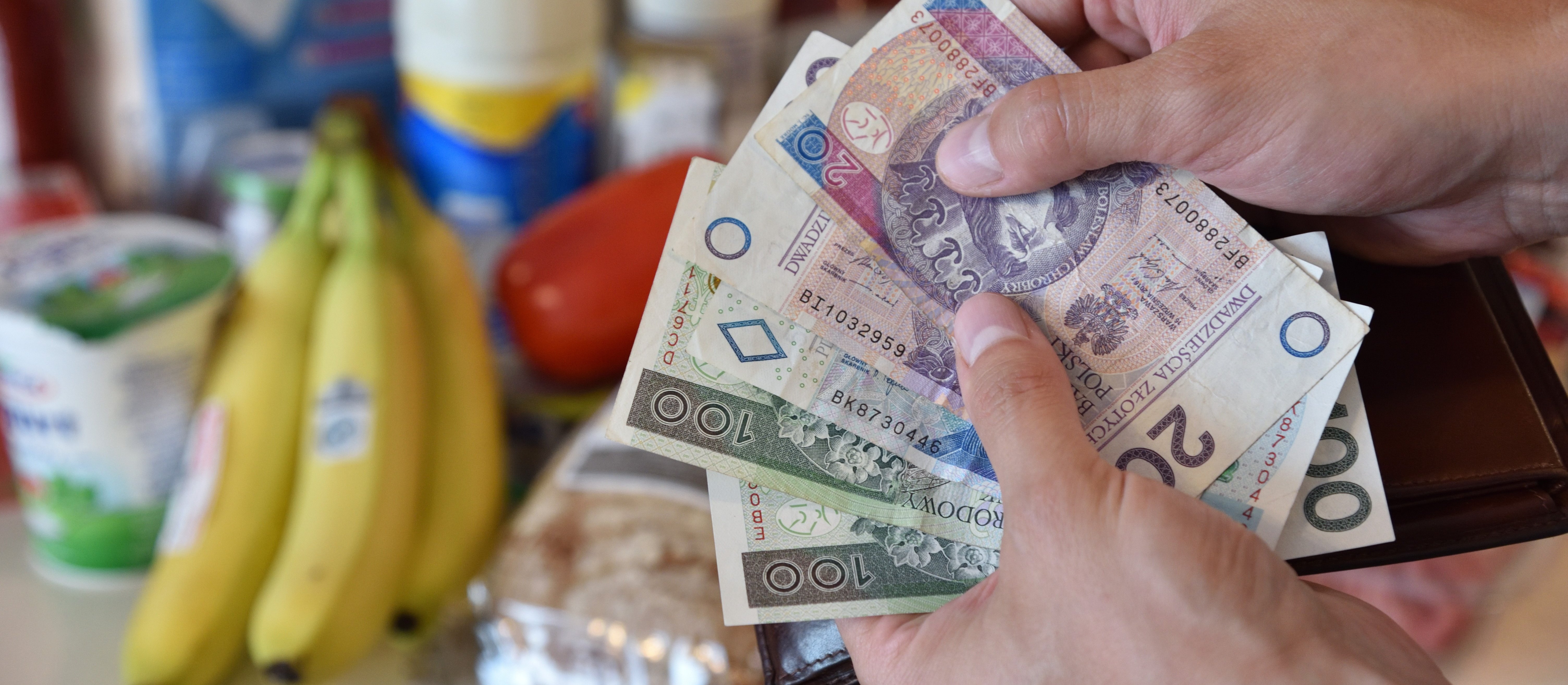 Sondaż: Polacy boją się, iż zbiednieją przez wojnę na Bliskim Wschodzie