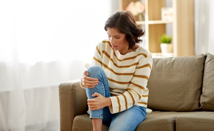 Obecne zalecenia dotyczące metod leczenia choroby zwyrodnieniowej stawów kolanowych obejmują m.in. ć