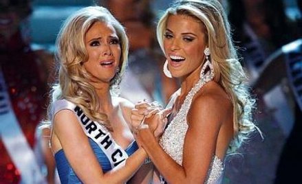 Kristen Dalton, nowa Miss Ameryki i Carrie Prejean, Miss Kalifornii
