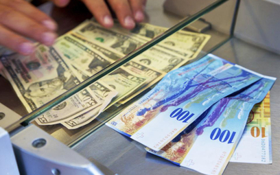 Szwajcarski frank w roli niemieckiej marki. Będzie słabł wobec dolara?