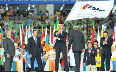 Walentin Bałakniczew (z flagą), prezes Rosyjskiej Federacji Lekkiej Atletyki