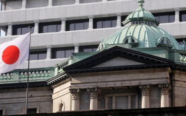 Bank Japonii ogranicza program QE