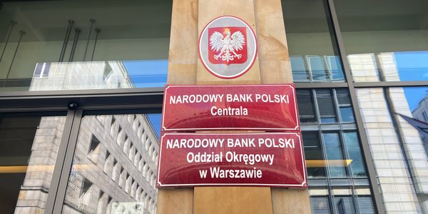 Polska gospodarka „w sam raz”. NBP pokazuje optymistyczny scenariusz do 2027 r.