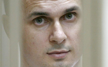 Adwokaci alarmują, że Ołeh Sencow umiera w więzieniu. Rządowe rosyjskie media żyją mundialem i o tym