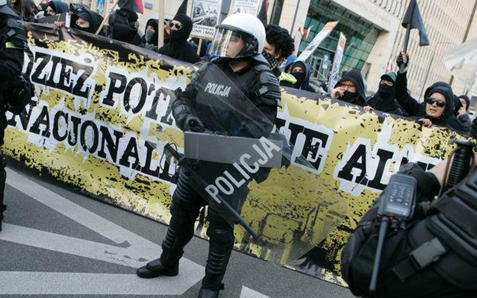 Rodziny części policjantów otrzymają niższe odszkodowania.