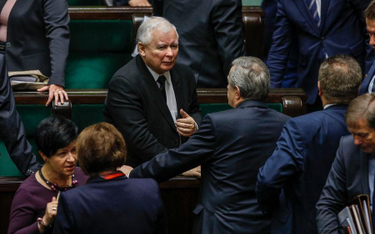 Przed wyborami samorządowymi Jarosław Kaczyński robi porządki w partii