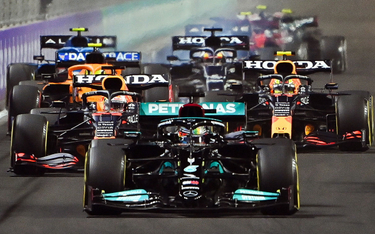 GP Arabii Saudyjskiej: Lewis Hamilton wygrał trzeci wyścig z rzędu i dogonił Verstappena