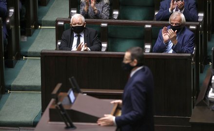 Sondaż: PiS miałoby 212 posłów. Wzrosło poparcie dla KO i Hołowni