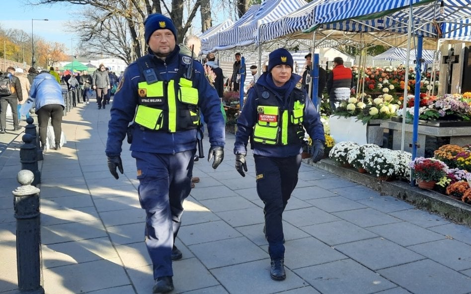 Strażnicy miejscy będą dbać o bezpieczeństwo osób odwiedzających cmentarze