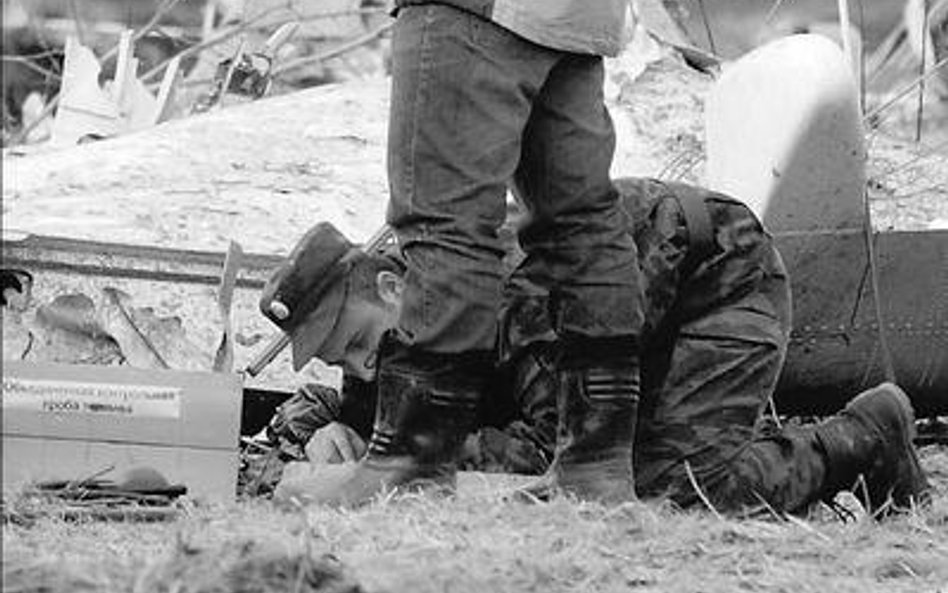 Z samolotu wydobyto dotąd 90 ciał