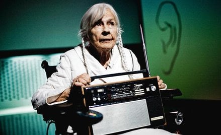 „Między nami dobrze jest”, spektakl w Teatrze Rozmaitości. Danuta Szaflarska nie schodzi ze sceny