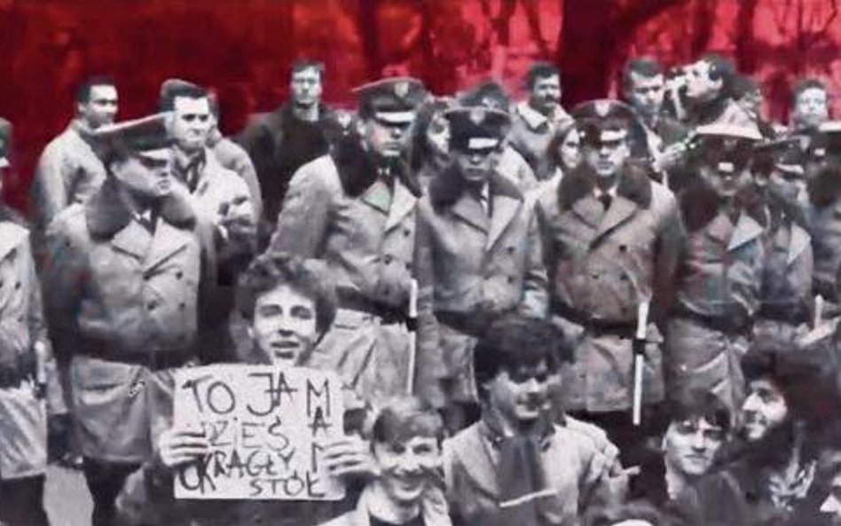 Podczas jednej z demonstracji Grzegorz Hajdarowicz trzymał w dłoniach karton z napisem: „To ja mam g