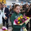 Maja Chwalińska i jej menedżer Piotr Szczypka podczas powitania na warszawskim lotnisku Okęcie. Pols